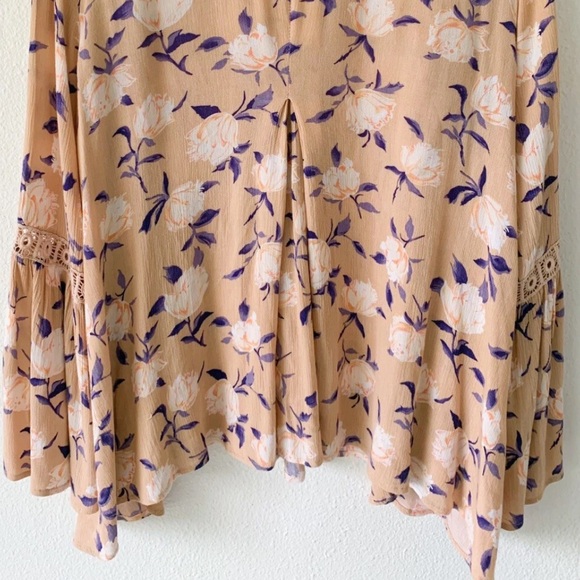 Altar'd State Boho Floral Top Keyhole Front Flare Sleeve Blouse Size Medium - Picture 8 of 14